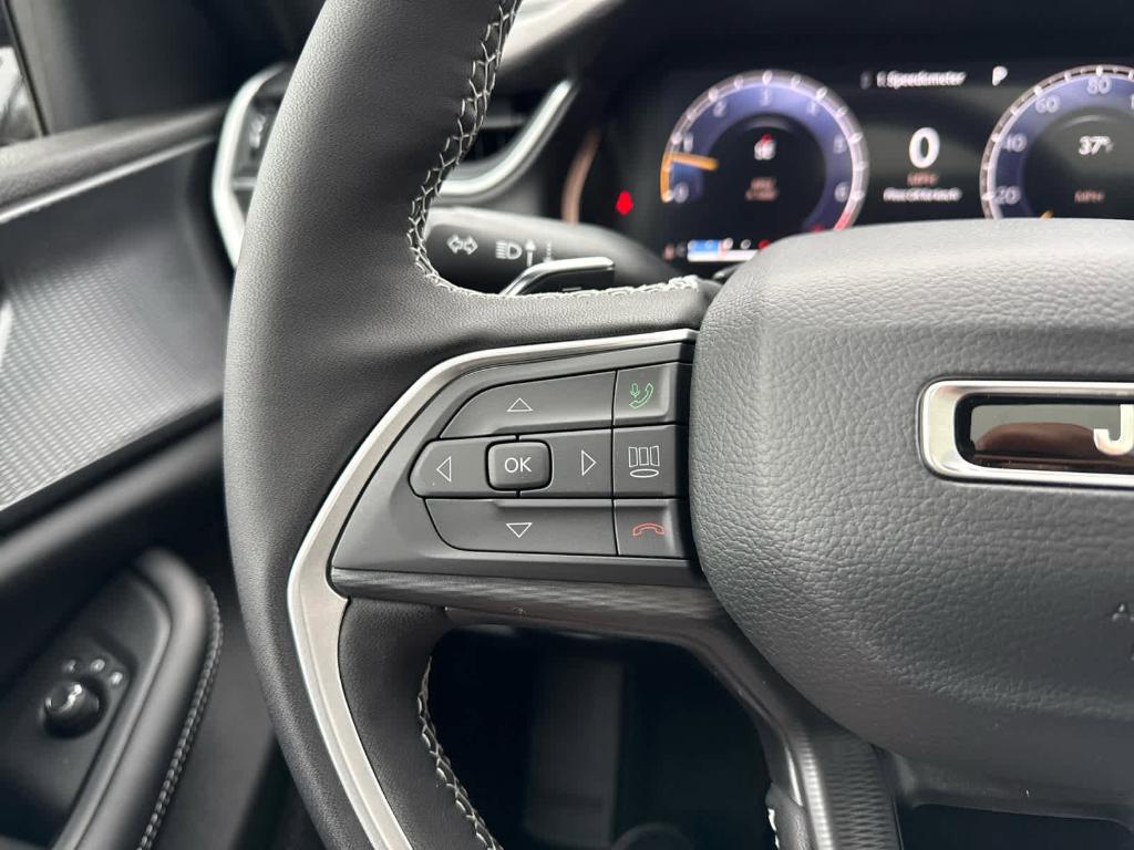 new 2025 Jeep Grand Cherokee car, priced at $42,683