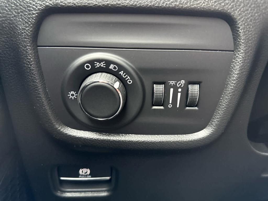 new 2025 Jeep Grand Cherokee car, priced at $42,683