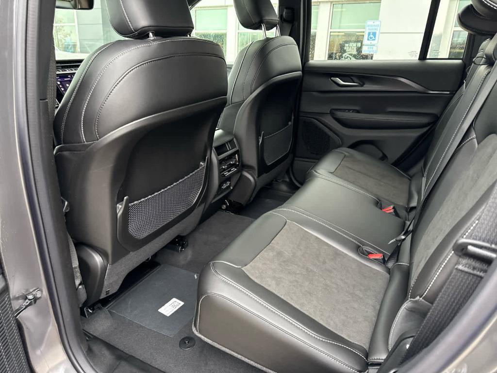 new 2025 Jeep Grand Cherokee car, priced at $42,683