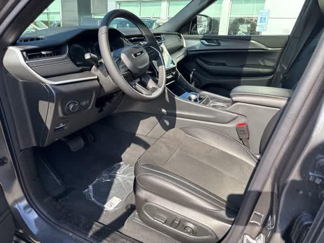 new 2025 Jeep Grand Cherokee car, priced at $42,683