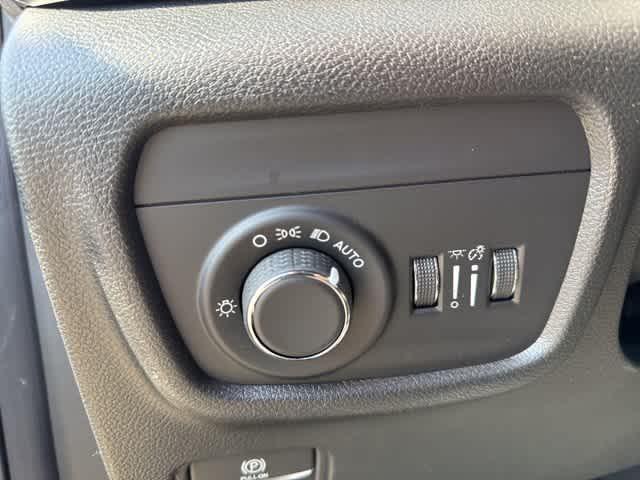 new 2025 Jeep Grand Cherokee car, priced at $42,683