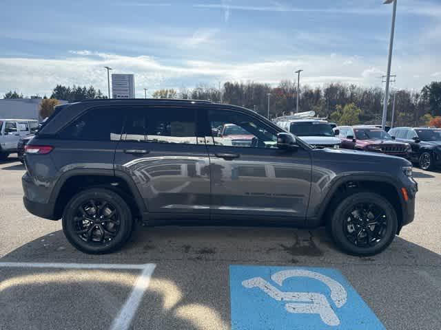 new 2025 Jeep Grand Cherokee car, priced at $42,683