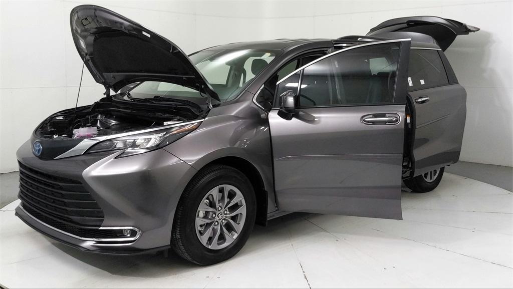 used 2024 Toyota Sienna car, priced at $45,991