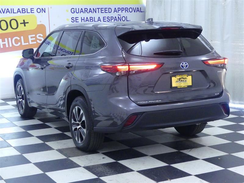 used 2021 Toyota Highlander Hybrid car, priced at $27,999