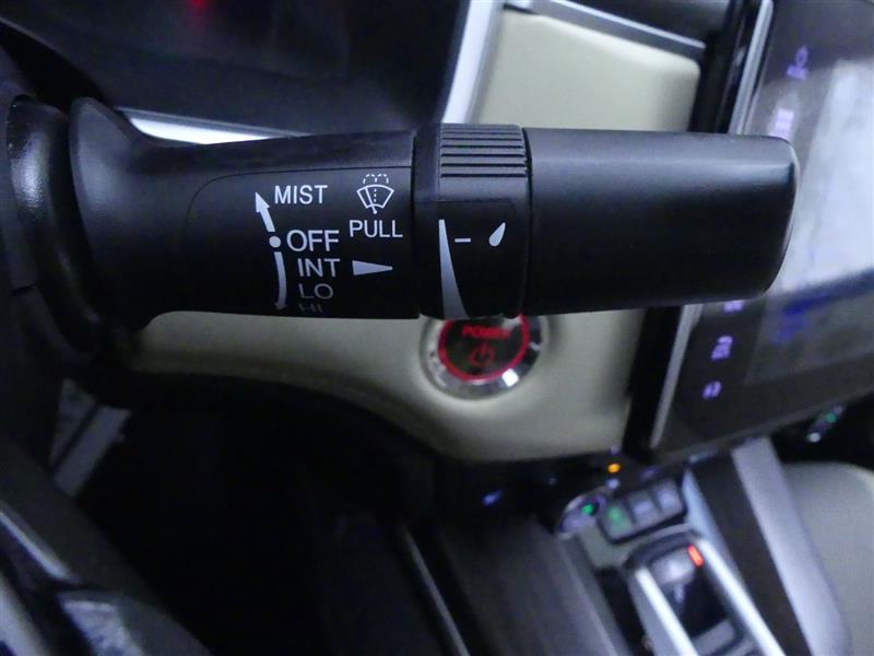 used 2021 Honda Clarity Plug-In Hybrid car, priced at $21,000