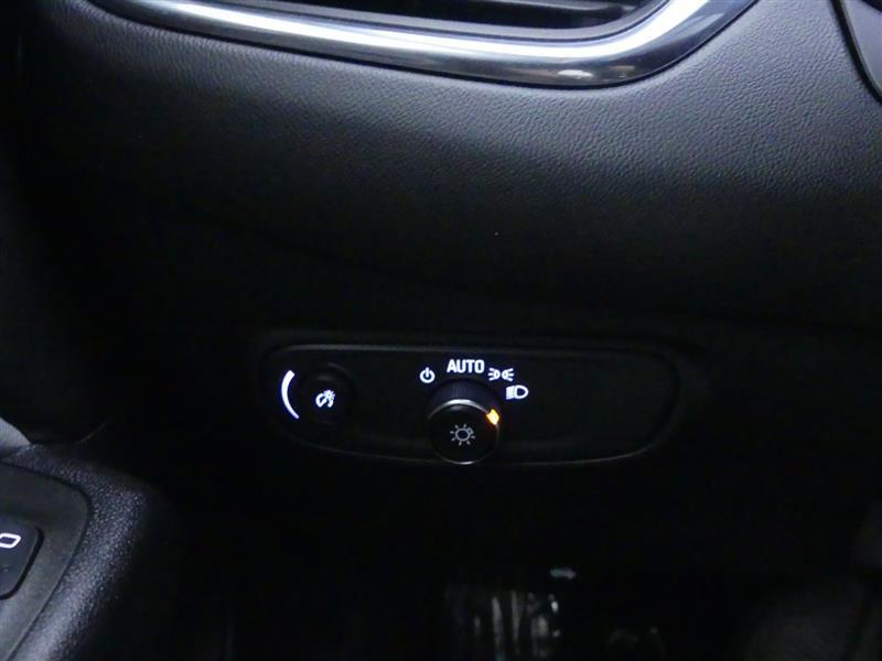 used 2023 Chevrolet Equinox car, priced at $18,900