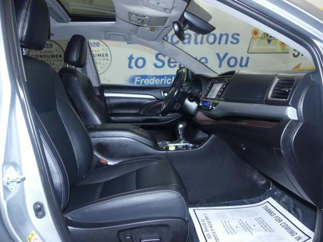 used 2019 Toyota Highlander Hybrid car, priced at $26,750