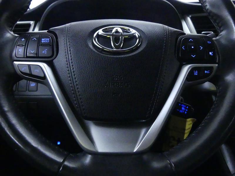 used 2019 Toyota Highlander car, priced at $23,999