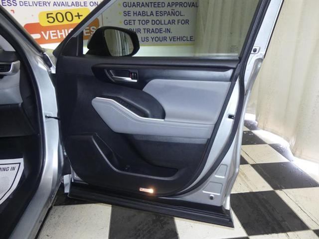 used 2022 Toyota Highlander car, priced at $31,999
