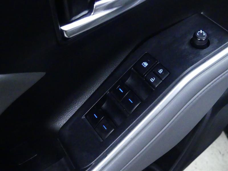 used 2022 Toyota Highlander car, priced at $31,000