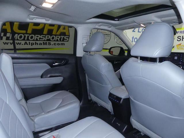 used 2022 Toyota Highlander car, priced at $31,999