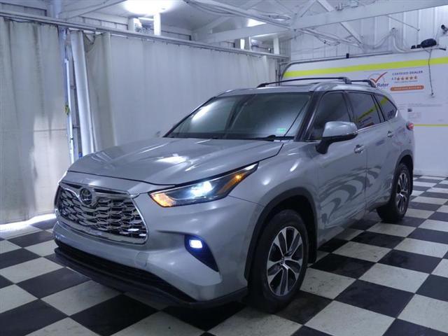used 2022 Toyota Highlander car, priced at $31,999