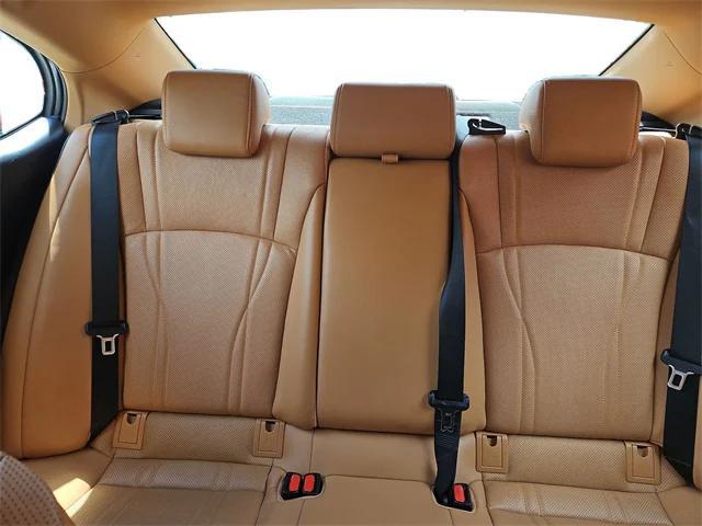 used 2022 Lexus ES 300h car, priced at $31,900