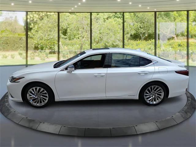 used 2022 Lexus ES 300h car, priced at $31,900