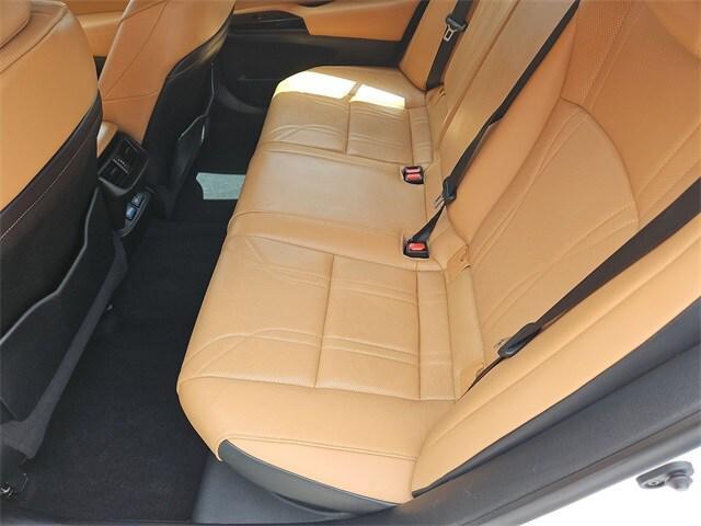 used 2022 Lexus ES 300h car, priced at $31,900