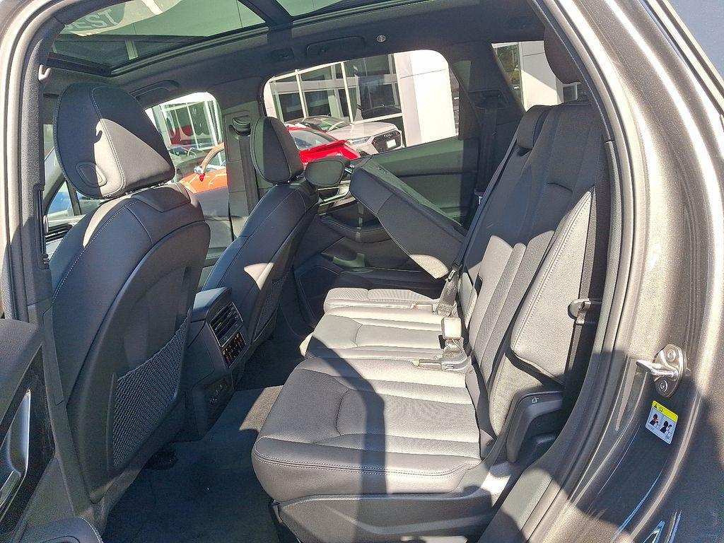 new 2026 Audi Q7 car, priced at $78,295
