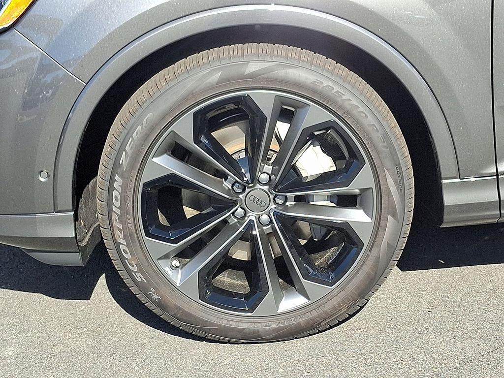 new 2026 Audi Q7 car, priced at $78,295