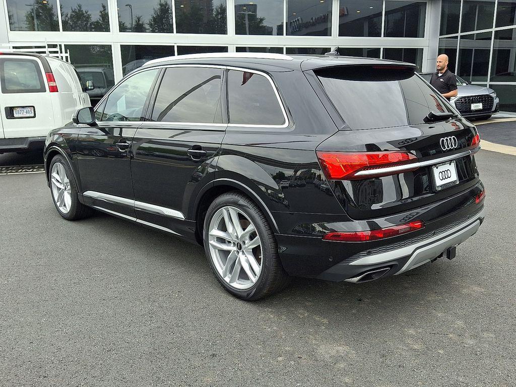 new 2025 Audi Q7 car, priced at $76,350