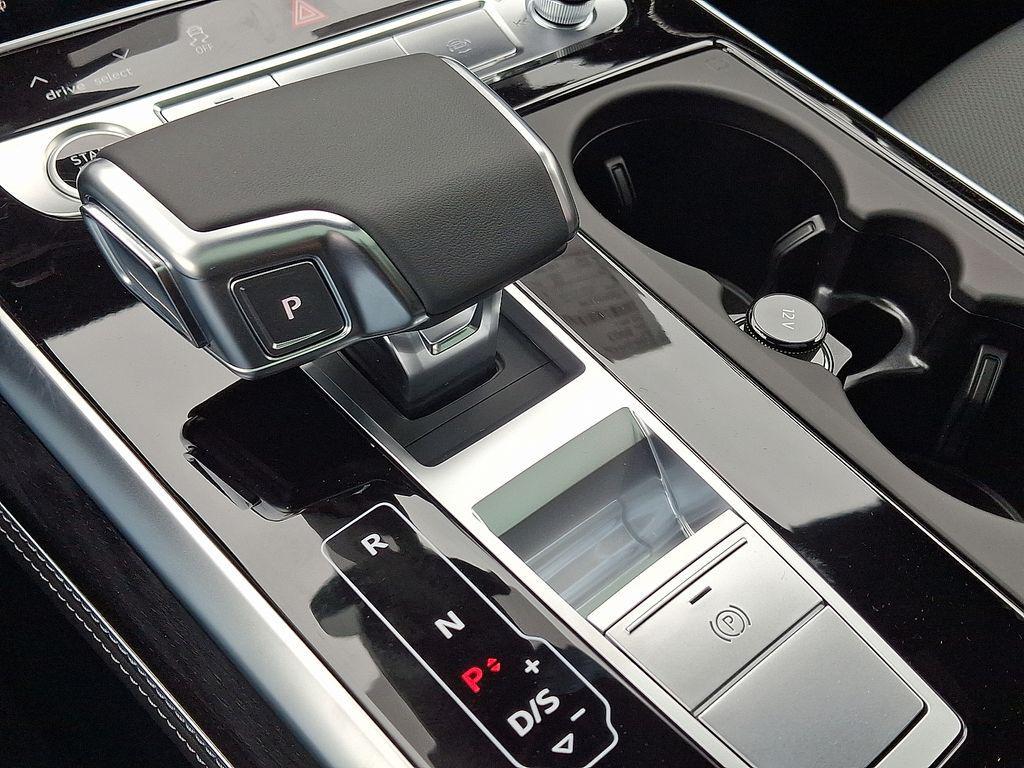 new 2025 Audi Q7 car, priced at $76,350