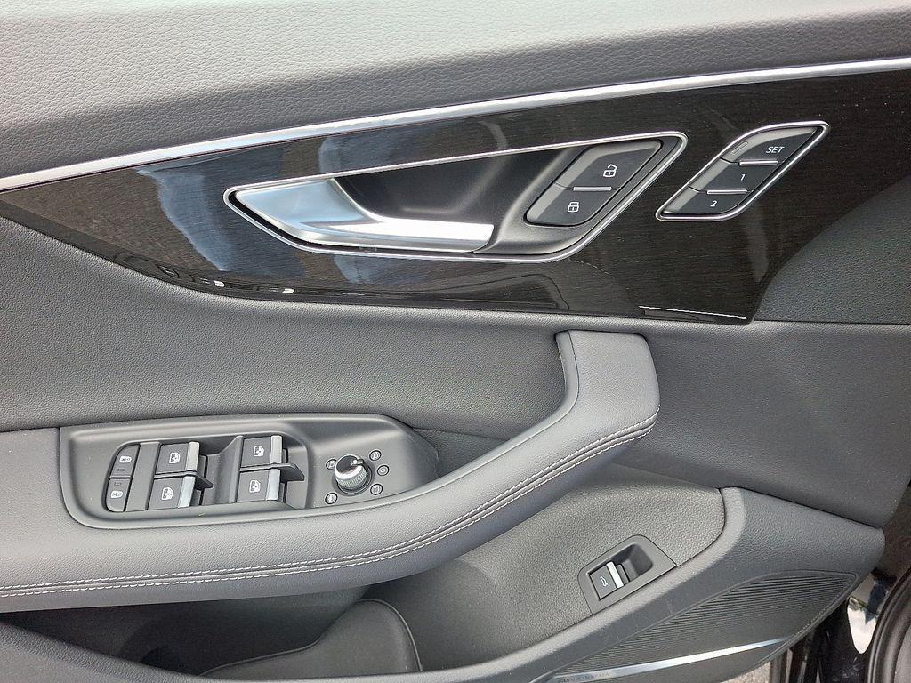 new 2025 Audi Q7 car, priced at $76,350