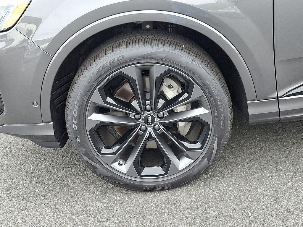 new 2025 Audi Q7 car, priced at $75,305