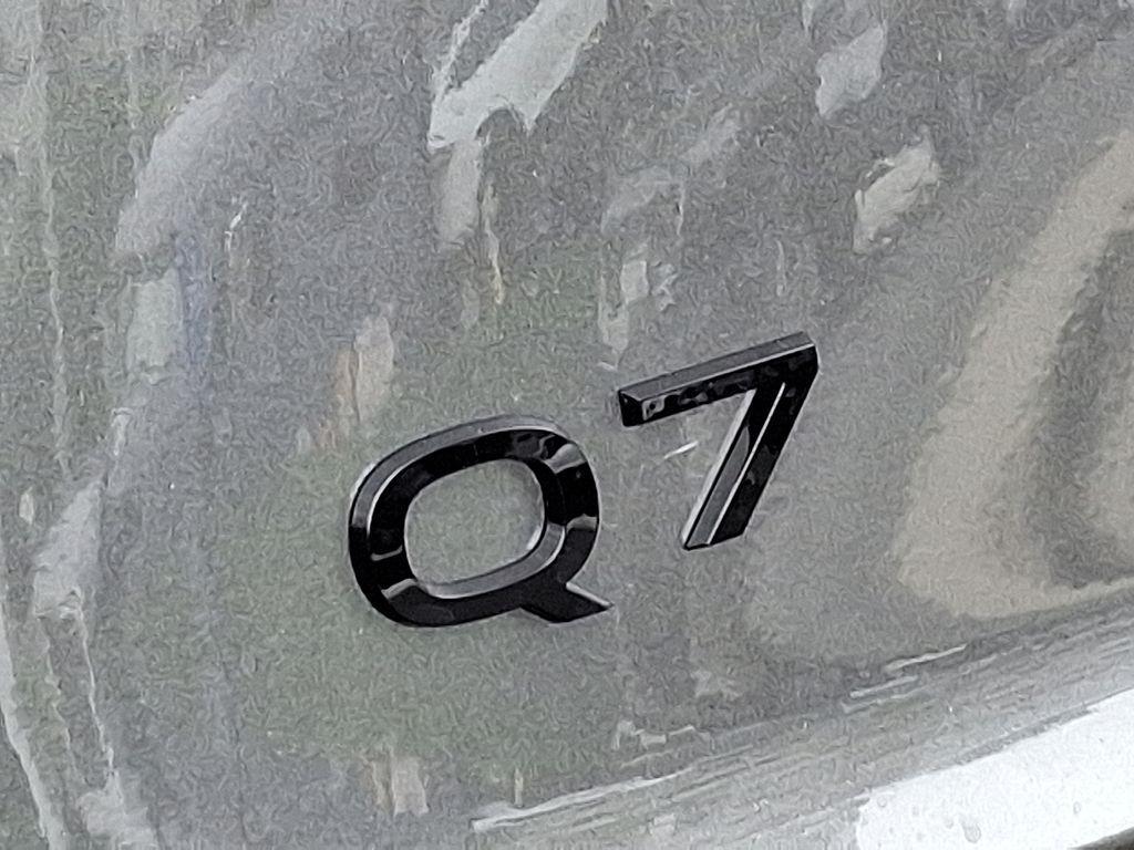 new 2025 Audi Q7 car, priced at $75,305