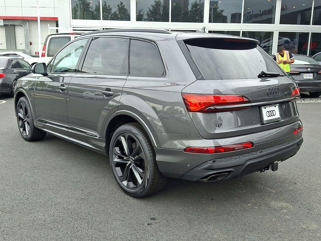 new 2025 Audi Q7 car, priced at $75,305