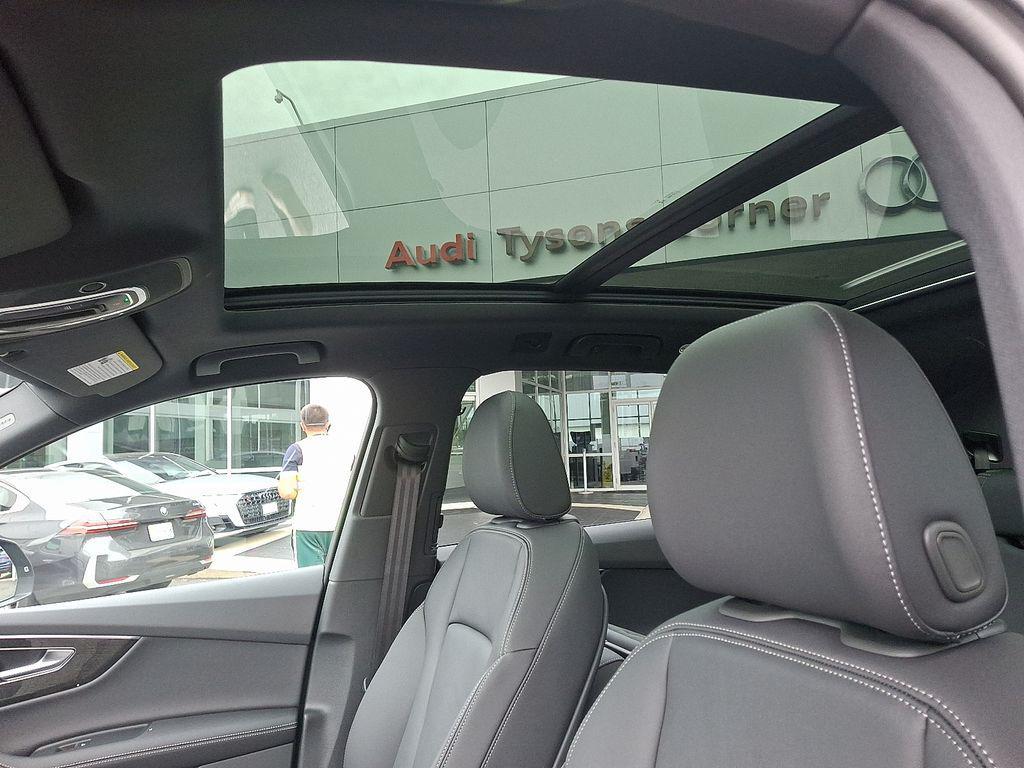 new 2025 Audi Q7 car, priced at $75,305