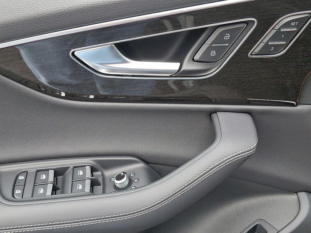 new 2025 Audi Q7 car, priced at $75,305