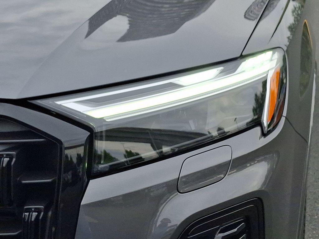 new 2025 Audi Q7 car, priced at $75,305