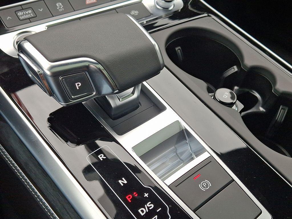 new 2025 Audi Q7 car, priced at $75,305