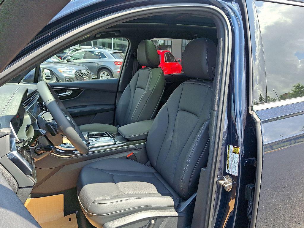 new 2025 Audi Q7 car, priced at $76,350