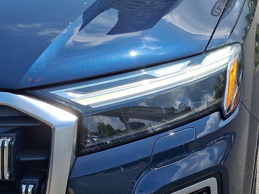 new 2025 Audi Q7 car, priced at $76,350