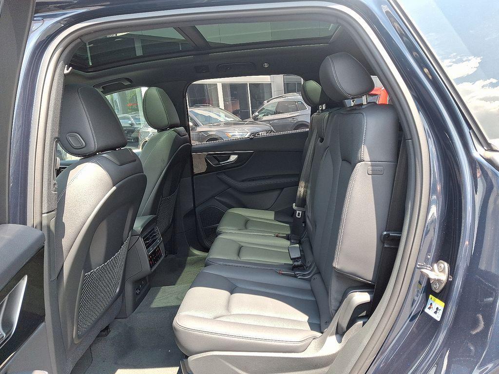 new 2025 Audi Q7 car, priced at $76,350