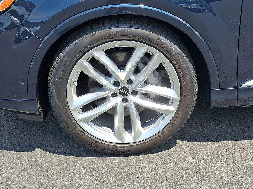 new 2025 Audi Q7 car, priced at $76,350