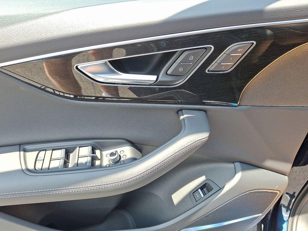 new 2025 Audi Q7 car, priced at $76,350