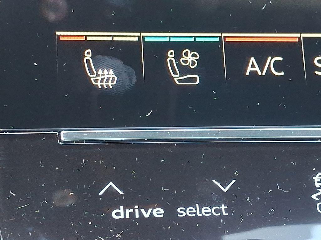 new 2025 Audi Q7 car, priced at $76,350