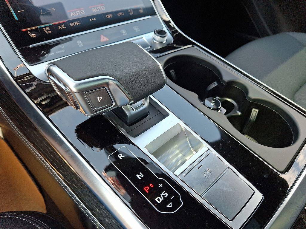 new 2025 Audi Q7 car, priced at $76,350