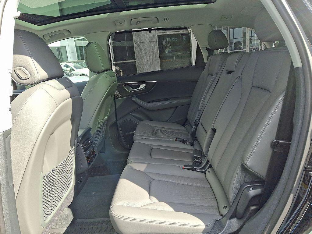 new 2025 Audi Q7 car, priced at $77,450