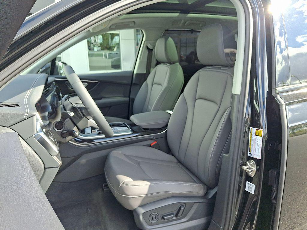 new 2025 Audi Q7 car, priced at $77,450