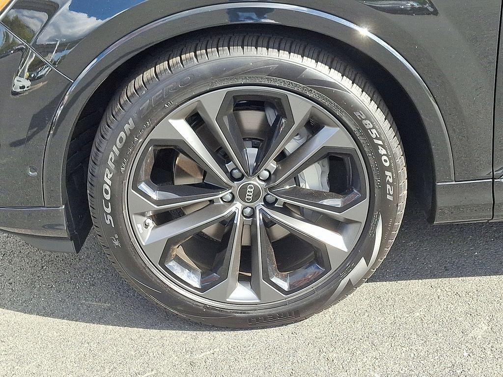 new 2025 Audi Q7 car, priced at $77,450
