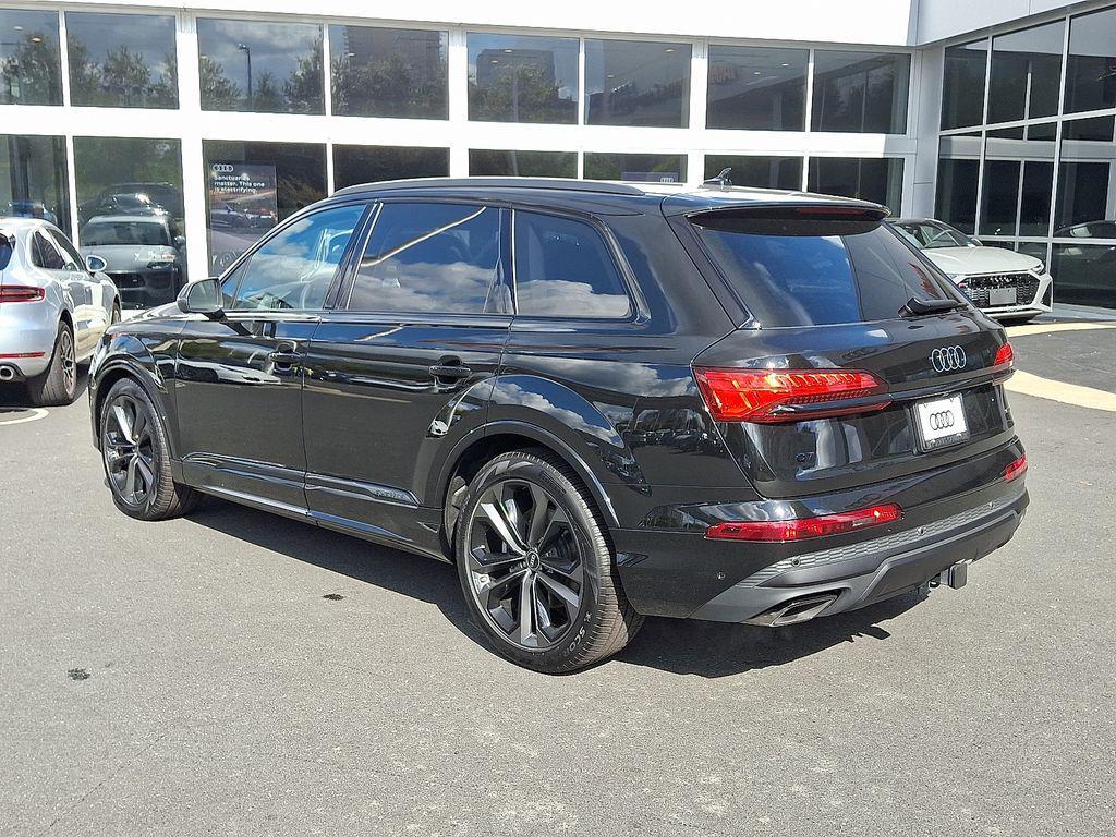 new 2025 Audi Q7 car, priced at $77,450