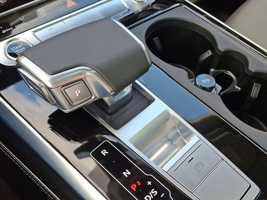 new 2025 Audi Q7 car, priced at $77,450