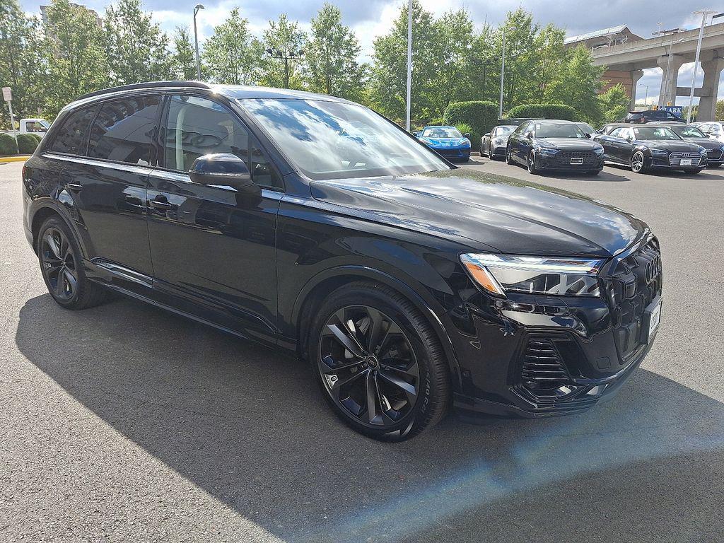 new 2025 Audi Q7 car, priced at $77,450