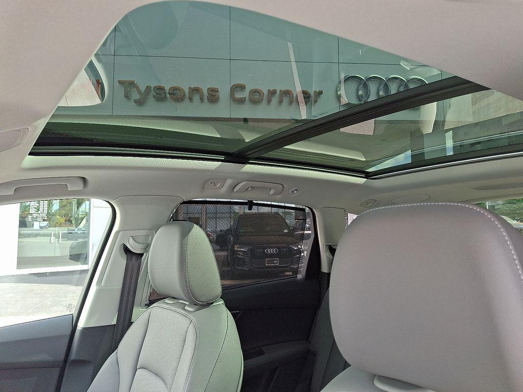 new 2025 Audi Q7 car, priced at $77,450