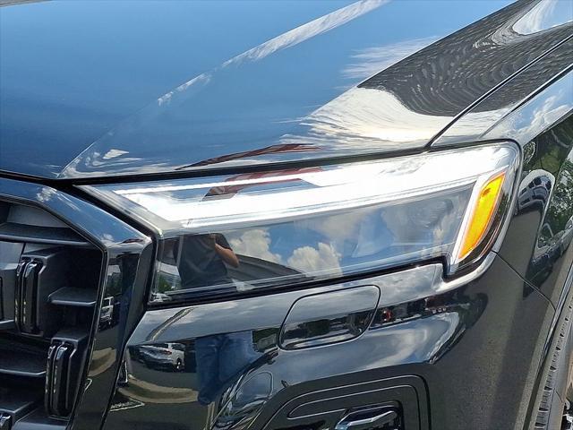new 2025 Audi Q7 car, priced at $77,580