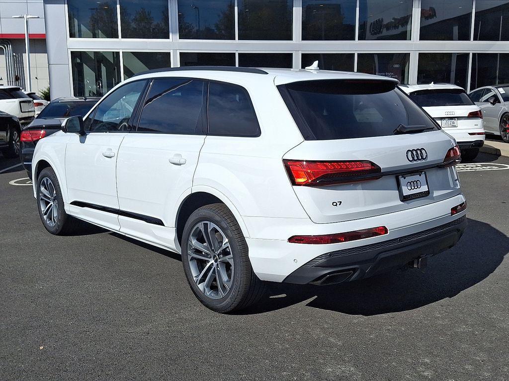 new 2026 Audi Q7 car, priced at $68,295