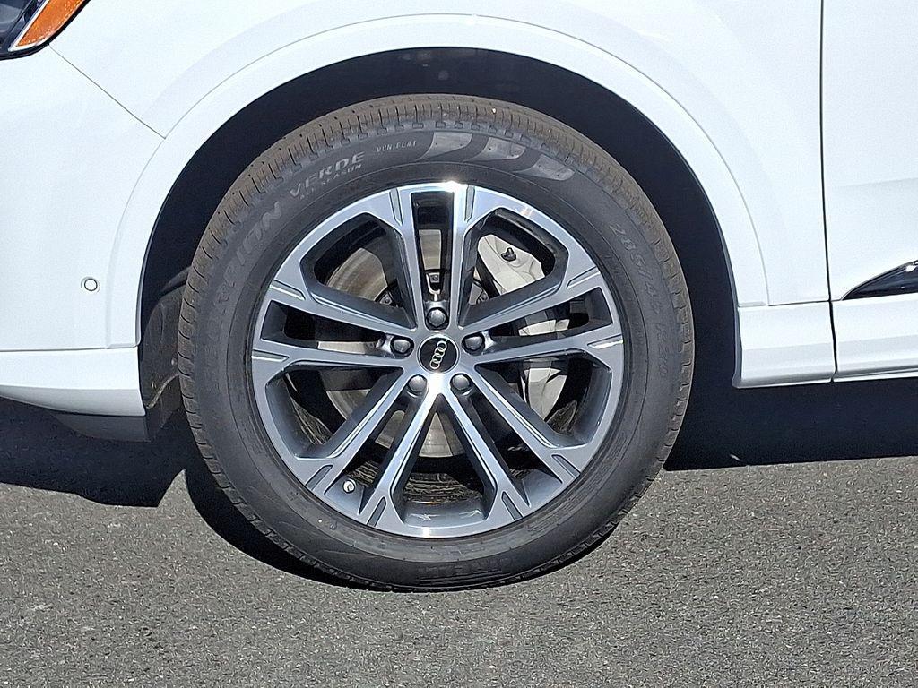 new 2026 Audi Q7 car, priced at $68,295