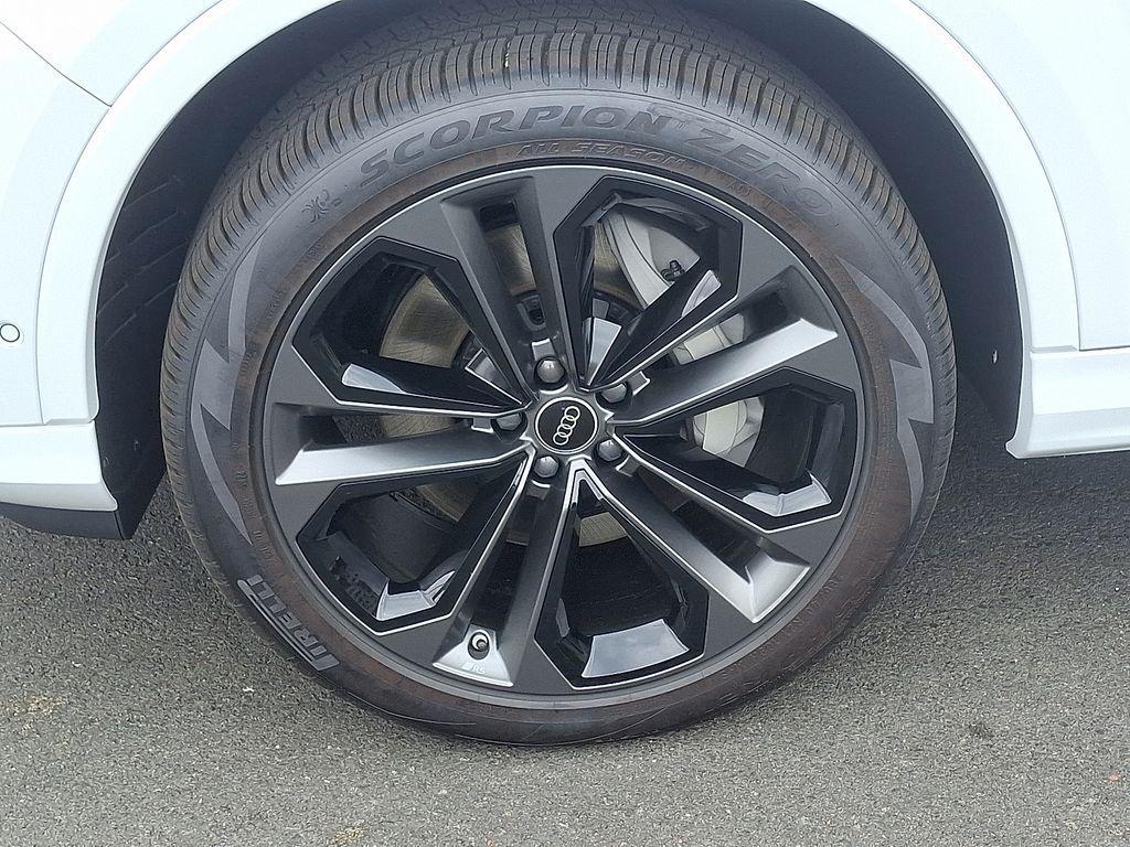 new 2025 Audi Q7 car, priced at $77,880