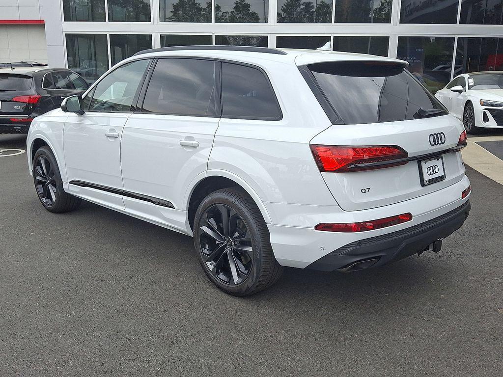 new 2025 Audi Q7 car, priced at $77,880